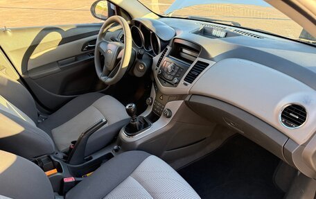 Chevrolet Cruze II, 2010 год, 650 000 рублей, 13 фотография