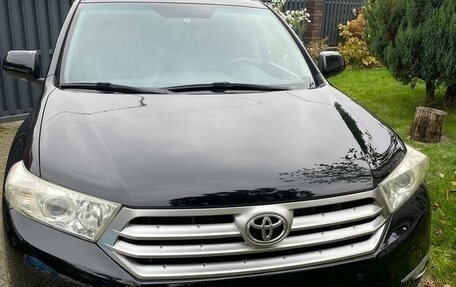 Toyota Highlander III, 2012 год, 1 850 000 рублей, 1 фотография