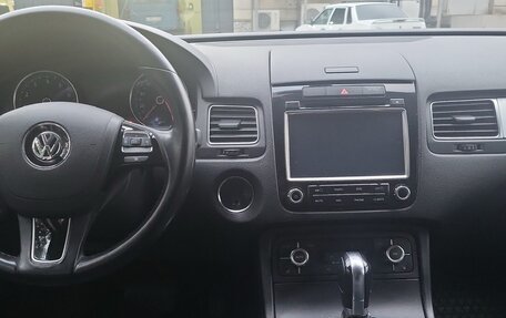 Volkswagen Touareg III, 2012 год, 1 570 000 рублей, 2 фотография