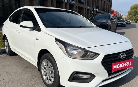 Hyundai Solaris II рестайлинг, 2017 год, 950 000 рублей, 1 фотография
