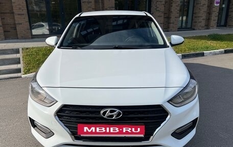Hyundai Solaris II рестайлинг, 2017 год, 950 000 рублей, 2 фотография