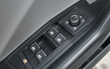 Volkswagen T-Roc I, 2025 год, 3 550 000 рублей, 24 фотография