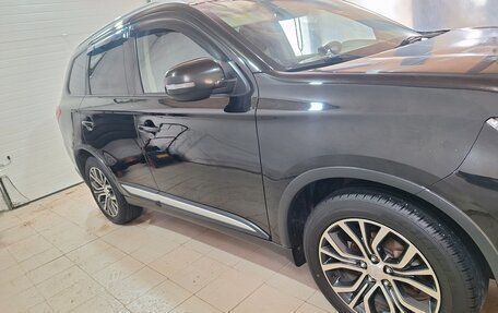 Mitsubishi Outlander III рестайлинг 3, 2016 год, 1 899 000 рублей, 3 фотография