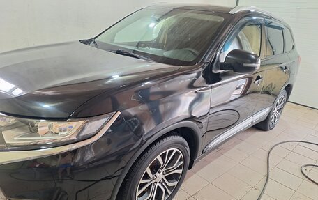 Mitsubishi Outlander III рестайлинг 3, 2016 год, 1 899 000 рублей, 4 фотография