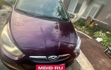 Hyundai Solaris II рестайлинг, 2011 год, 600 000 рублей, 2 фотография