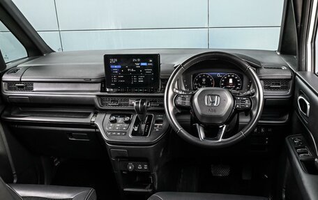 Honda Stepwgn, 2022 год, 2 899 000 рублей, 6 фотография