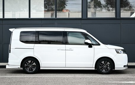 Honda Stepwgn, 2022 год, 2 899 000 рублей, 5 фотография