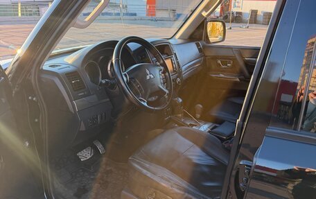 Mitsubishi Pajero IV рестайлинг 2, 2011 год, 2 000 000 рублей, 10 фотография
