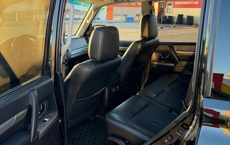Mitsubishi Pajero IV рестайлинг 2, 2011 год, 2 000 000 рублей, 12 фотография