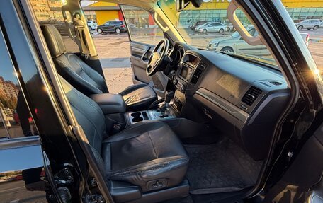 Mitsubishi Pajero IV рестайлинг 2, 2011 год, 2 000 000 рублей, 18 фотография