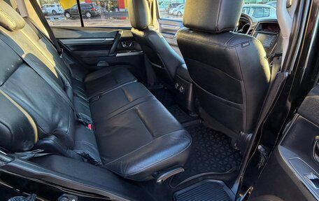 Mitsubishi Pajero IV рестайлинг 2, 2011 год, 2 000 000 рублей, 17 фотография