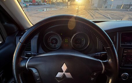 Mitsubishi Pajero IV рестайлинг 2, 2011 год, 2 000 000 рублей, 19 фотография