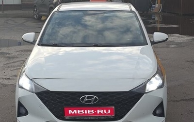 Hyundai Solaris II рестайлинг, 2021 год, 900 000 рублей, 1 фотография