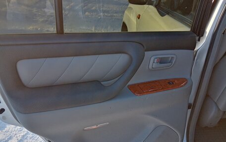 Toyota Land Cruiser 100 рестайлинг 2, 2006 год, 2 850 000 рублей, 21 фотография
