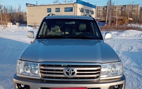 Toyota Land Cruiser 100 рестайлинг 2, 2006 год, 2 850 000 рублей, 28 фотография