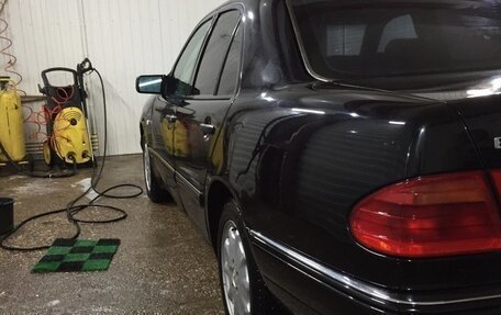 Mercedes-Benz E-Класс, 1997 год, 245 000 рублей, 4 фотография