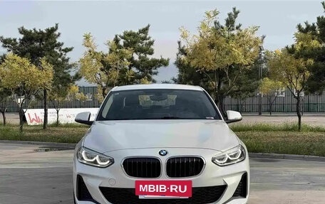 BMW 1 серия, 2022 год, 1 390 000 рублей, 2 фотография