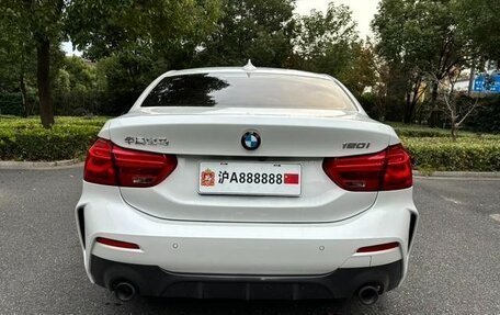 BMW 1 серия, 2023 год, 1 800 000 рублей, 5 фотография