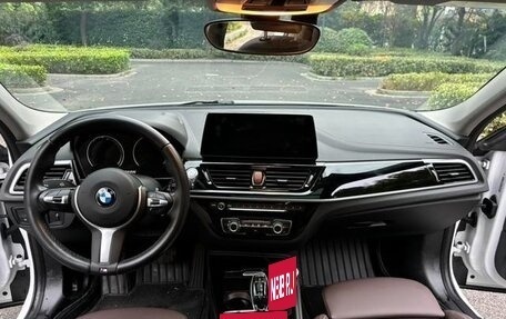 BMW 1 серия, 2023 год, 1 800 000 рублей, 10 фотография