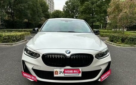 BMW 1 серия, 2023 год, 1 800 000 рублей, 2 фотография