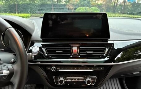 BMW 1 серия, 2023 год, 1 800 000 рублей, 13 фотография