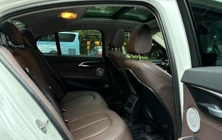 BMW 1 серия, 2023 год, 1 800 000 рублей, 16 фотография
