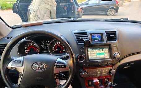 Toyota Highlander III, 2010 год, 1 750 000 рублей, 8 фотография
