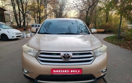 Toyota Highlander III, 2010 год, 1 750 000 рублей, 2 фотография