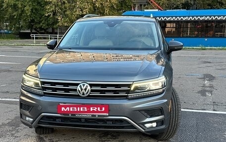 Volkswagen Tiguan II, 2018 год, 2 750 000 рублей, 3 фотография