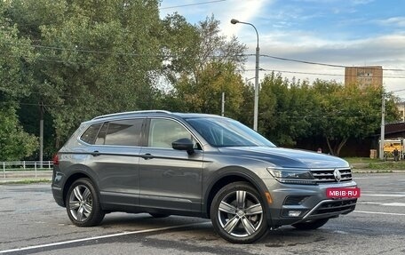 Volkswagen Tiguan II, 2018 год, 2 750 000 рублей, 2 фотография
