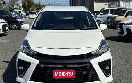 Toyota Prius Alpha I (ZVW40/41), 2021 год, 1 595 000 рублей, 6 фотография