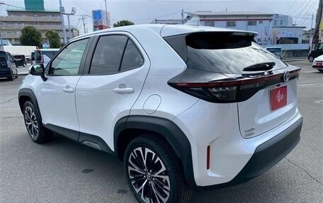 Toyota Yaris Cross, 2023 год, 1 250 001 рублей, 3 фотография