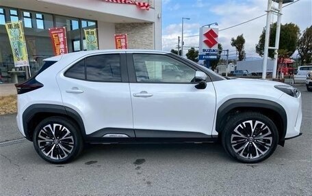 Toyota Yaris Cross, 2023 год, 1 250 001 рублей, 6 фотография