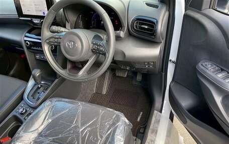 Toyota Yaris Cross, 2023 год, 1 250 001 рублей, 9 фотография