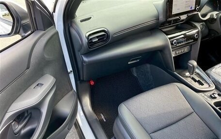 Toyota Yaris Cross, 2023 год, 1 250 001 рублей, 18 фотография