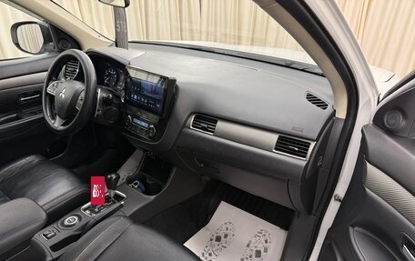Mitsubishi Outlander III рестайлинг 3, 2012 год, 1 699 000 рублей, 12 фотография