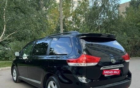 Toyota Sienna III, 2011 год, 1 610 000 рублей, 6 фотография