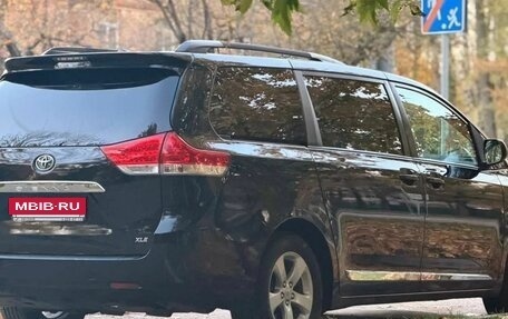 Toyota Sienna III, 2011 год, 1 610 000 рублей, 4 фотография