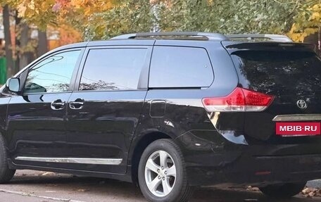 Toyota Sienna III, 2011 год, 1 610 000 рублей, 7 фотография