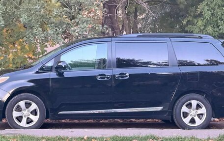 Toyota Sienna III, 2011 год, 1 610 000 рублей, 8 фотография