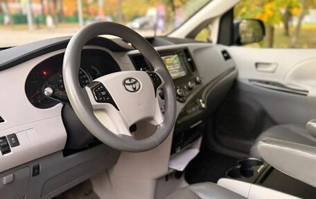 Toyota Sienna III, 2011 год, 1 610 000 рублей, 10 фотография