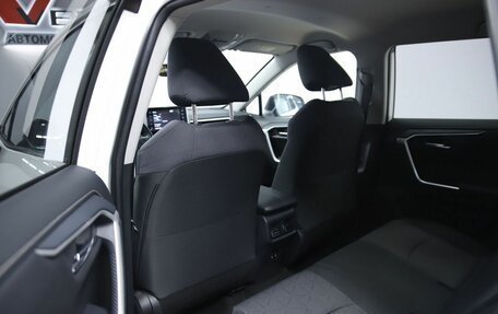 Toyota RAV4, 2019 год, 2 790 000 рублей, 13 фотография