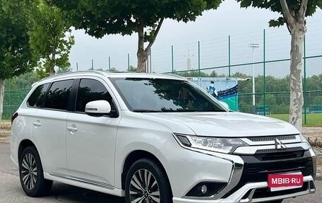 Mitsubishi Outlander III рестайлинг 3, 2022 год, 1 655 000 рублей, 1 фотография