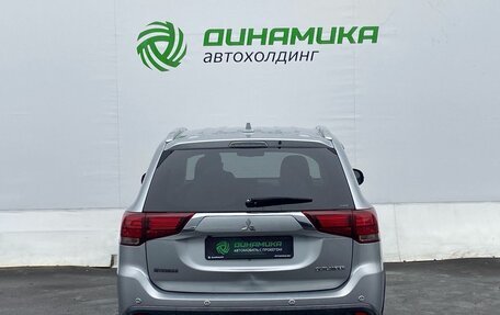 Mitsubishi Outlander III рестайлинг 3, 2018 год, 1 975 000 рублей, 6 фотография