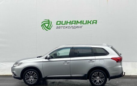 Mitsubishi Outlander III рестайлинг 3, 2018 год, 1 975 000 рублей, 8 фотография