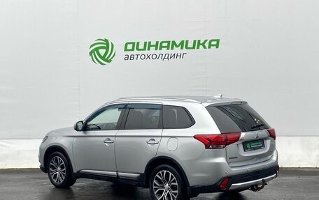 Mitsubishi Outlander III рестайлинг 3, 2018 год, 1 975 000 рублей, 7 фотография