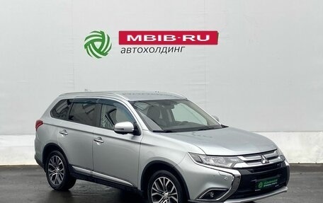Mitsubishi Outlander III рестайлинг 3, 2018 год, 1 975 000 рублей, 3 фотография