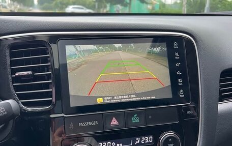 Mitsubishi Outlander III рестайлинг 3, 2022 год, 1 655 000 рублей, 12 фотография