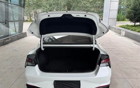 Hyundai Elantra, 2022 год, 1 700 000 рублей, 16 фотография