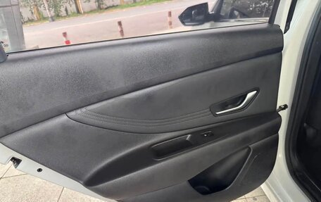 Hyundai Elantra, 2022 год, 1 700 000 рублей, 14 фотография
